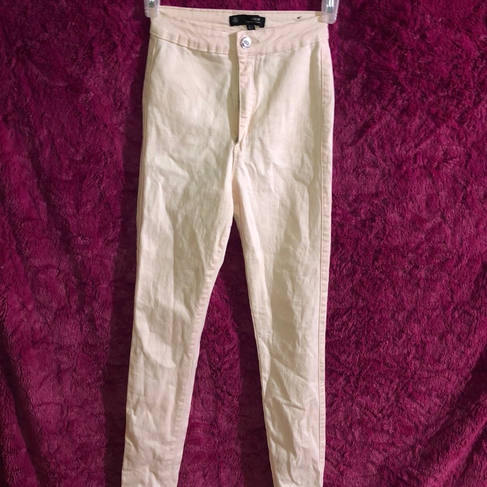 High waisted jeans 🌻